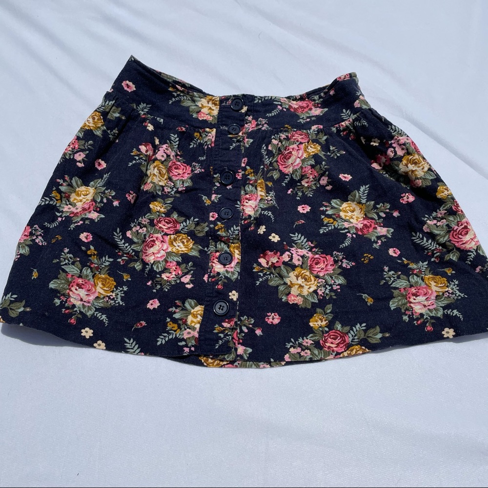 3/$15 Forever 21 Navy Floral Button Up Skirt